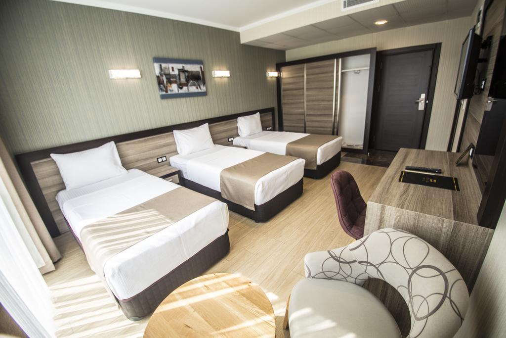 Hotel The Corner 4*