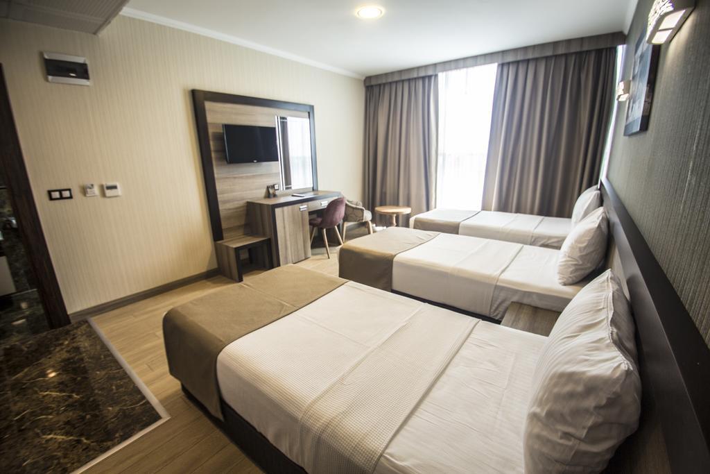 Hotel The Corner 4*